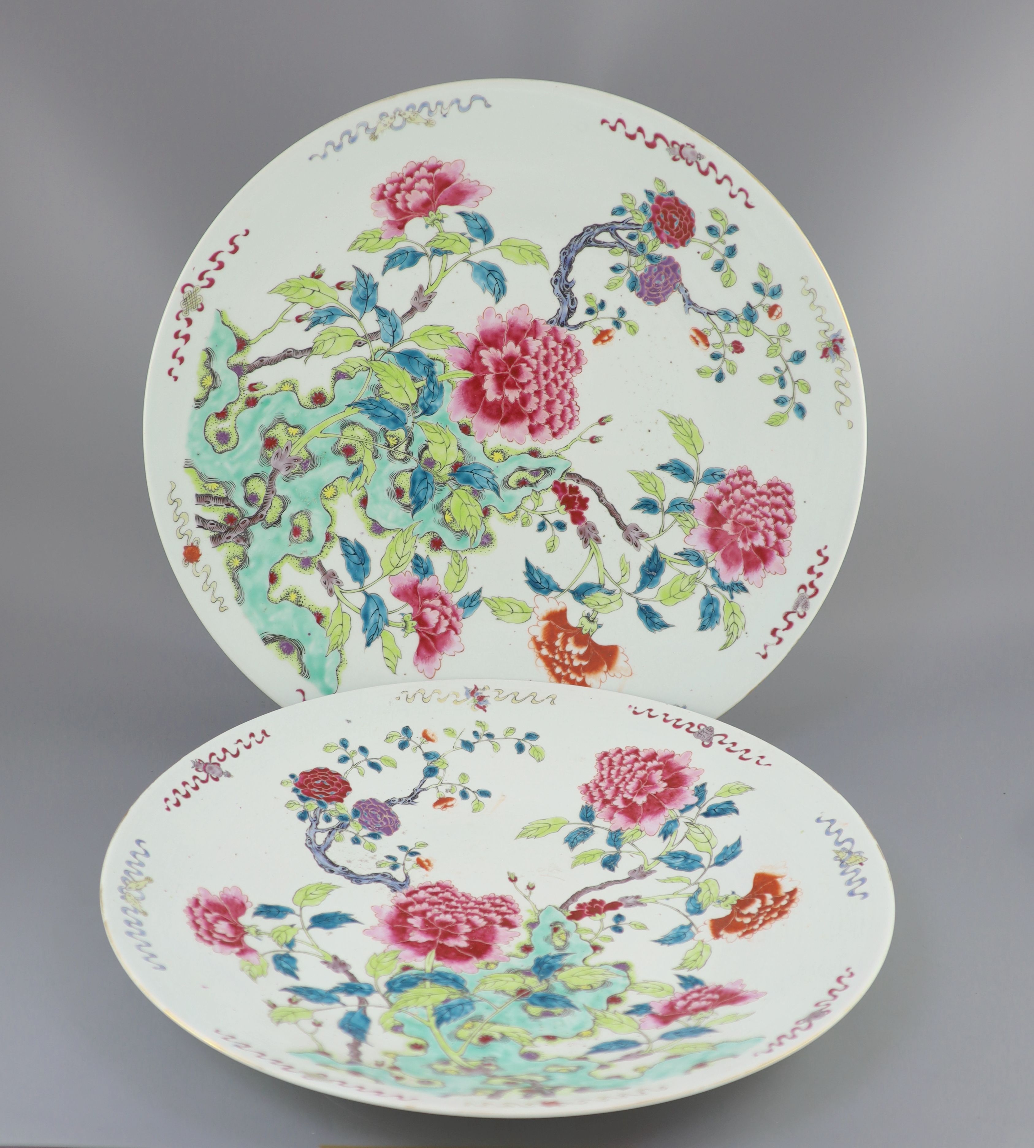A pair of large Chinese famille rose dishes, late 19th century, 47cm diameter